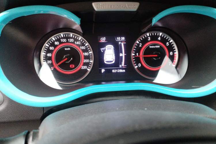 Used Brilliance H3 2017 1.5T Automatic Flagship Model Odometer Close Up