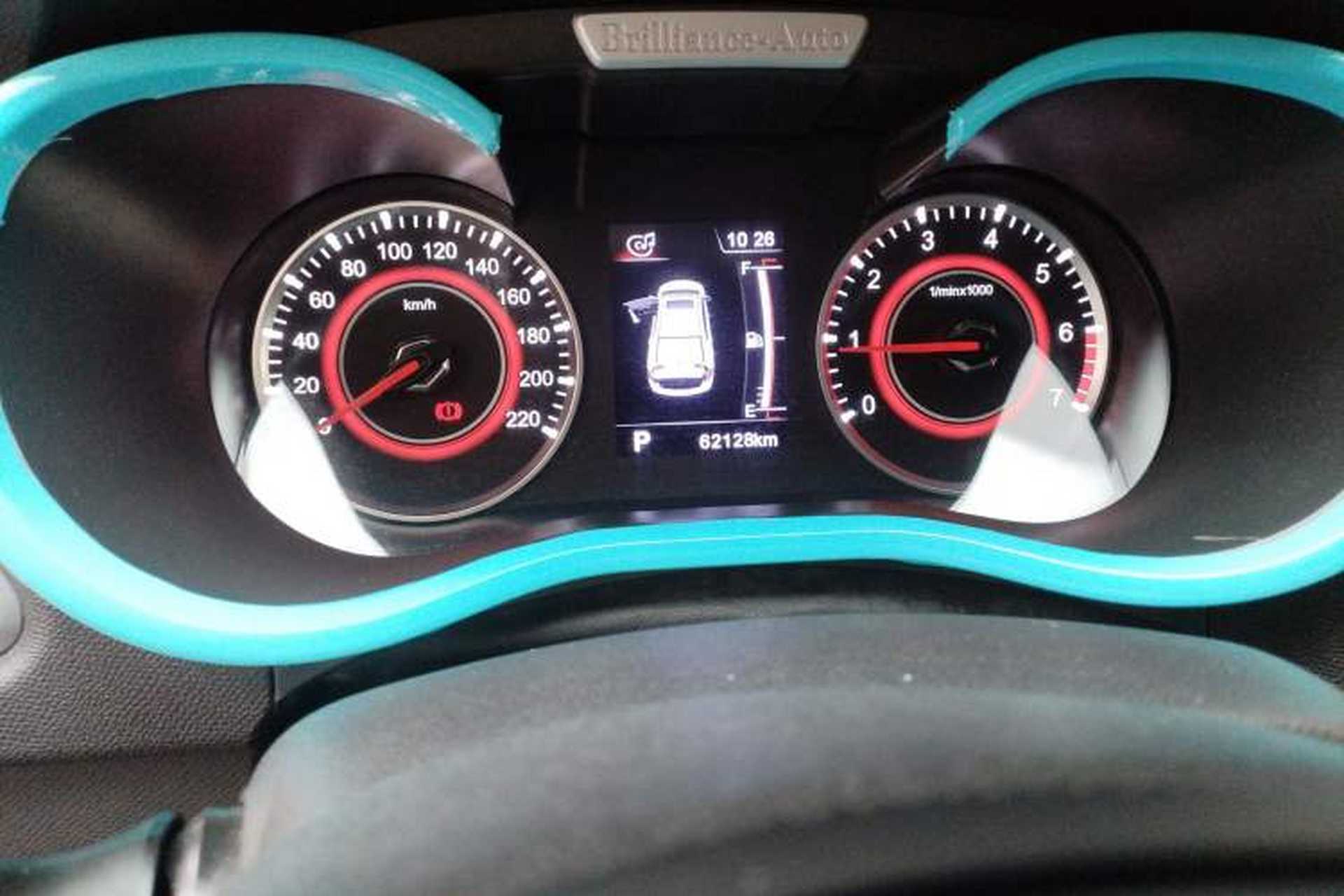 Used Brilliance H3 2017 1.5T Automatic Flagship Model Odometer Close Up