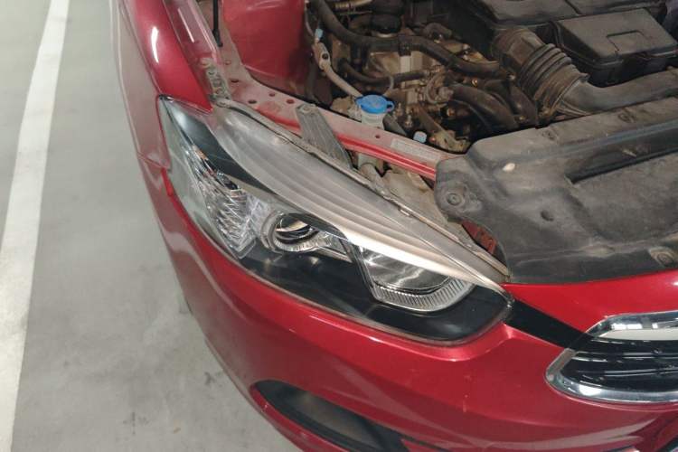 Used Brilliance H3 2017 1.5L Automatic Luxury Model Right Front Headlight