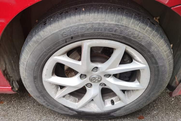 Used Brilliance H3 2017 1.5L Manual Luxury Model Right Front Wheel Hub