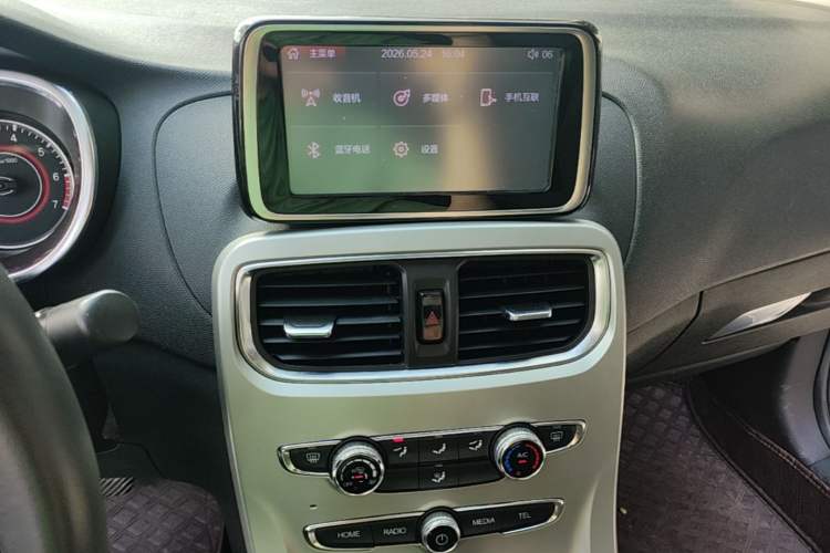 Used Brilliance H3 2017 1.5L Automatic Luxury Model Audio And AC Panel