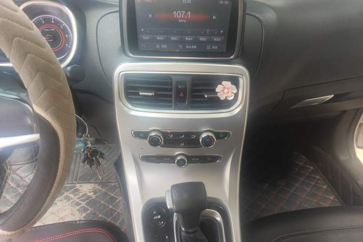 Used Brilliance H3 2017 1.5L Automatic Elite Model Audio And AC Panel