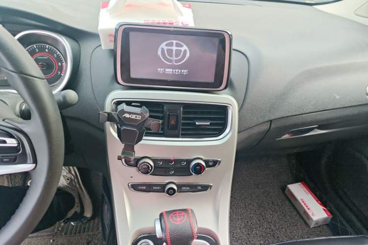 Used Brilliance H3 2017 1.5L Automatic Luxury Model Audio And AC Panel