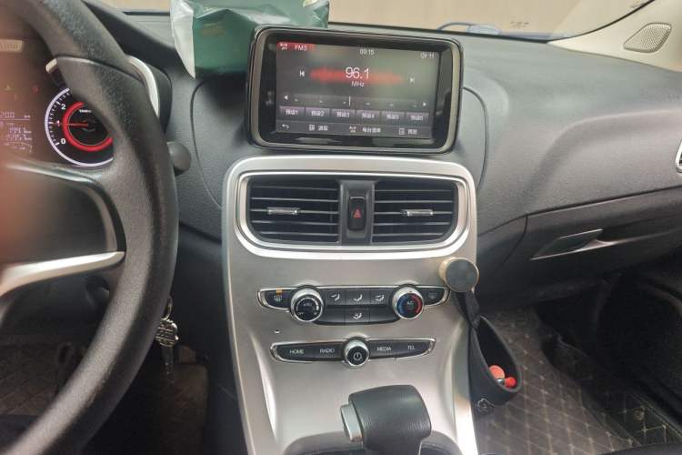 Used Brilliance H3 2017 1.5L Automatic Elite Model Audio And AC Panel