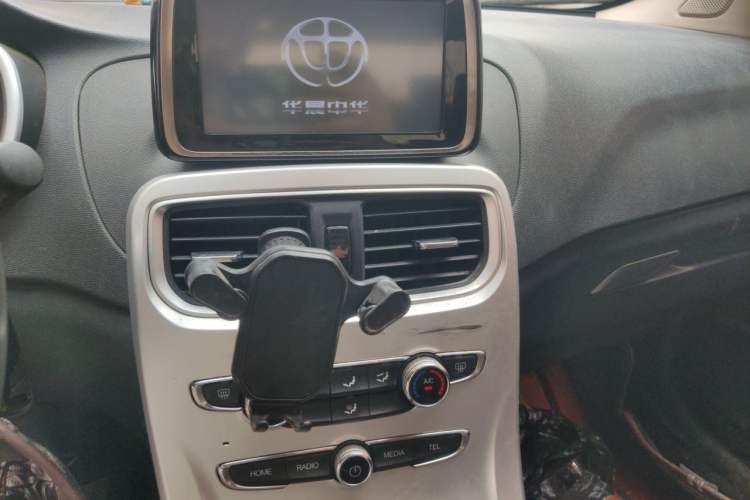 Used Brilliance H3 2017 1.5L Manual Luxury Model Audio And AC Panel