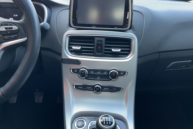 Used Brilliance H3 2017 1.5L Manual Luxury Model Audio And AC Panel