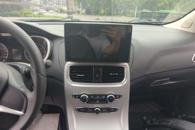 Used Brilliance H3 2017 1.5L Manual Elite Model Audio And AC Panel