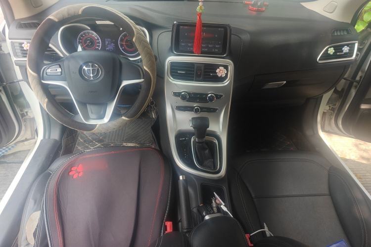 Used Brilliance H3 2017 1.5L Automatic Elite Model Center Console