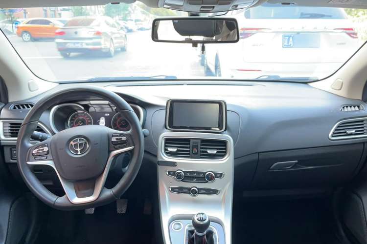 Used Brilliance H3 2017 1.5L Manual Luxury Model Center Console