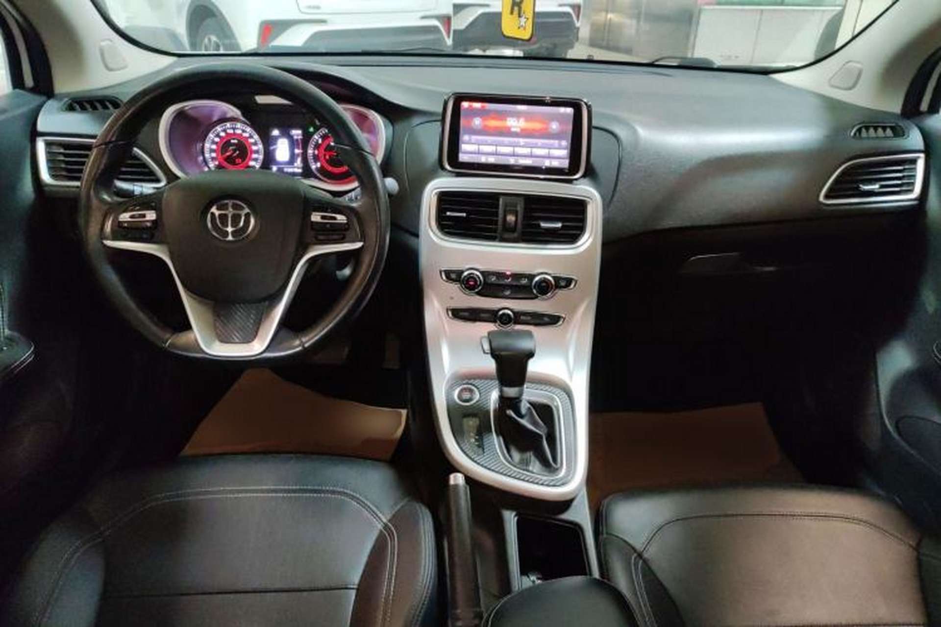 Used Brilliance H3 2017 1.5L Automatic Luxury Model Center Console