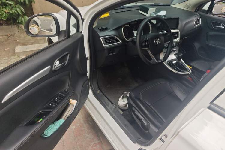 Used Brilliance H3 2017 1.5L Automatic Elite Model Driver Seat