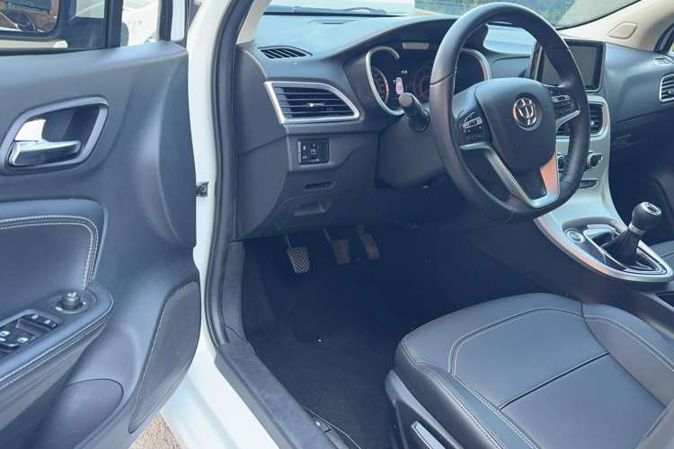 Used Brilliance H3 2017 1.5L Manual Luxury Model Driver Seat