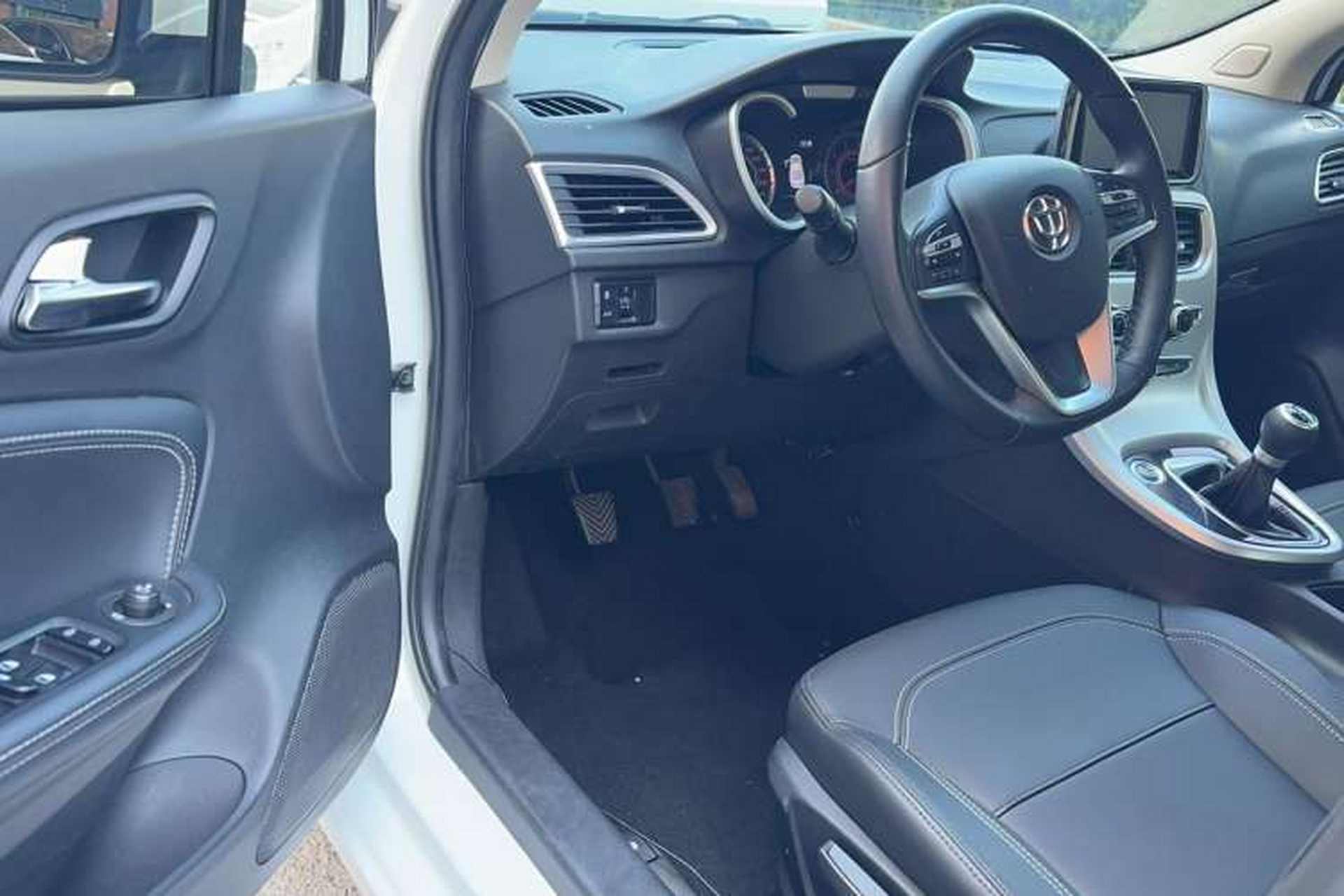 Used Brilliance H3 2017 1.5L Manual Luxury Model Driver Seat