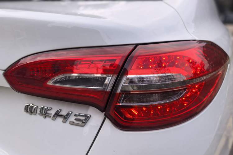 Used Brilliance H3 2017 1.5L Automatic Elite Model Exterior 9