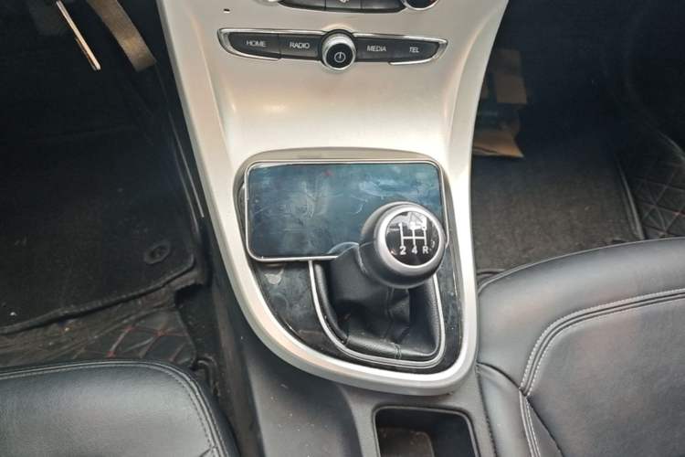 Used Brilliance H3 2017 1.5L Manual Elite Model Gear Lever