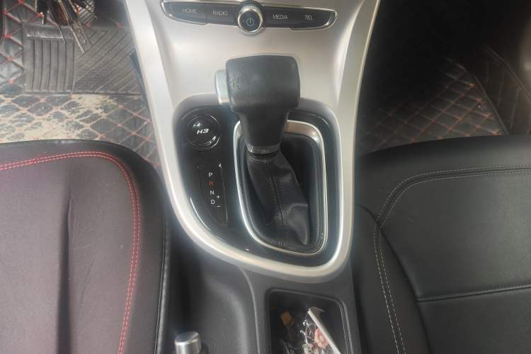 Used Brilliance H3 2017 1.5L Automatic Elite Model Gear Lever