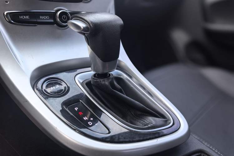 Used Brilliance H3 2017 1.5L Automatic Elite Model Gear Lever
