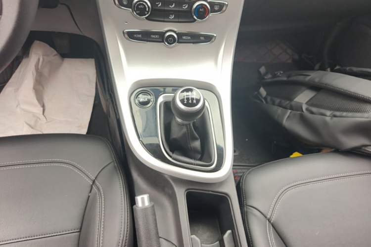 Used Brilliance H3 2017 1.5L Manual Elite Model Gear Lever