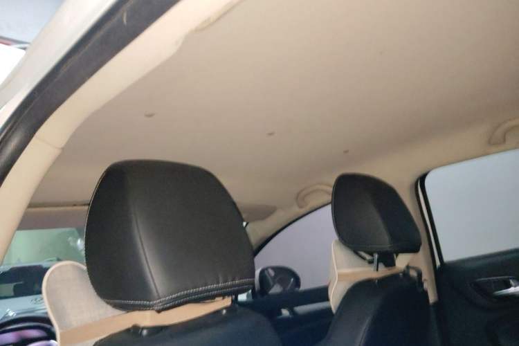 Used Brilliance H3 2017 1.5L Manual Elite Model Headliner