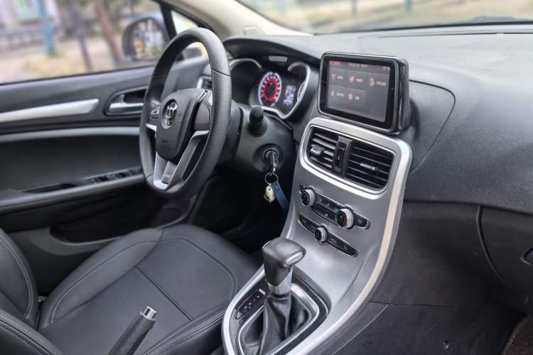 Used Brilliance H3 2017 1.5L Automatic Elite Model Interior 11
