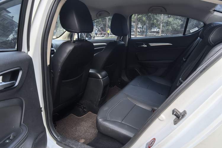 Used Brilliance H3 2017 1.5L Automatic Elite Model Interior 5