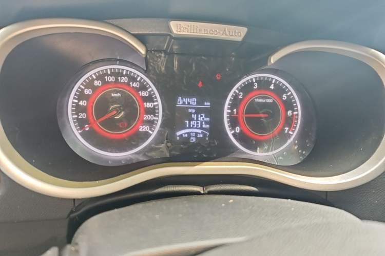 Used Brilliance H3 2017 1.5L Manual Elite Model Odometer Close Up