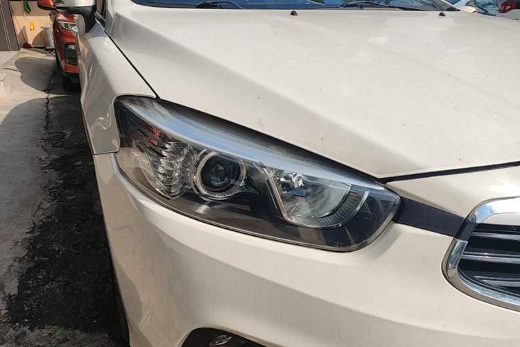 Used Brilliance H3 2017 1.5L Automatic Luxury Model Right Front Headlight