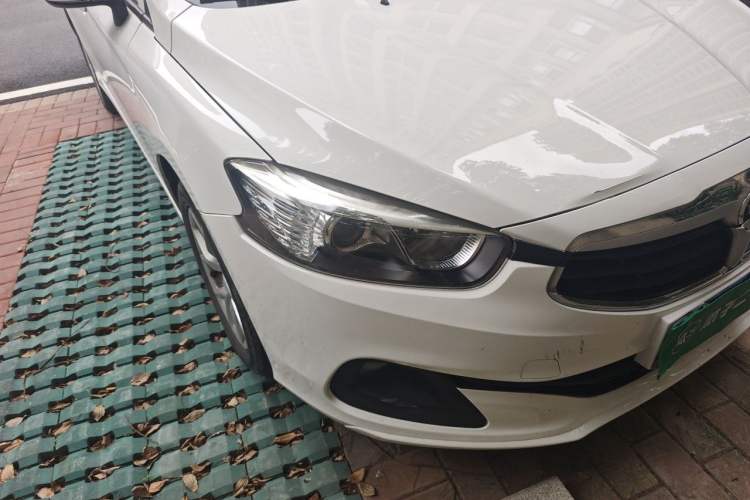 Used Brilliance H3 2017 1.5L Automatic Elite Model Right Front Headlight