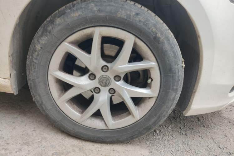 Used Brilliance H3 2017 1.5L Manual Luxury Model Right Front Wheel Hub