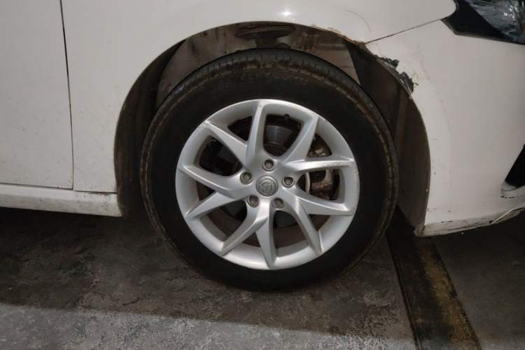 Used Brilliance H3 2017 1.5L Manual Elite Model Right Front Wheel Hub