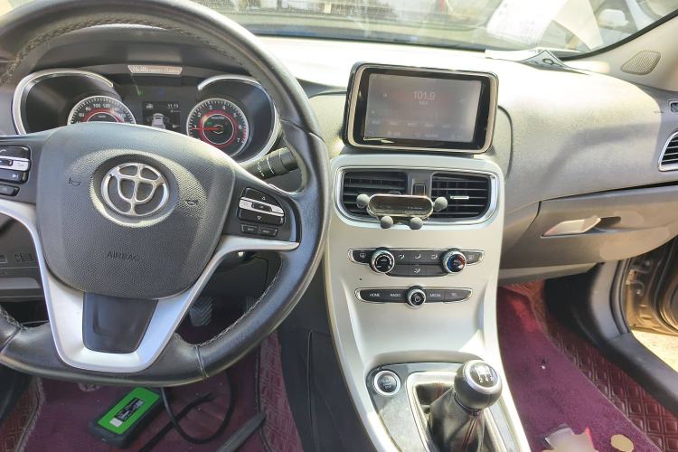Used Brilliance H3 2017 1.5L Manual Luxury Model Center Console