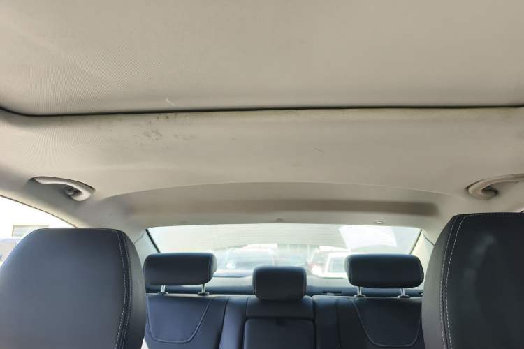 Used Brilliance H3 2017 1.5L Manual Luxury Model Headliner