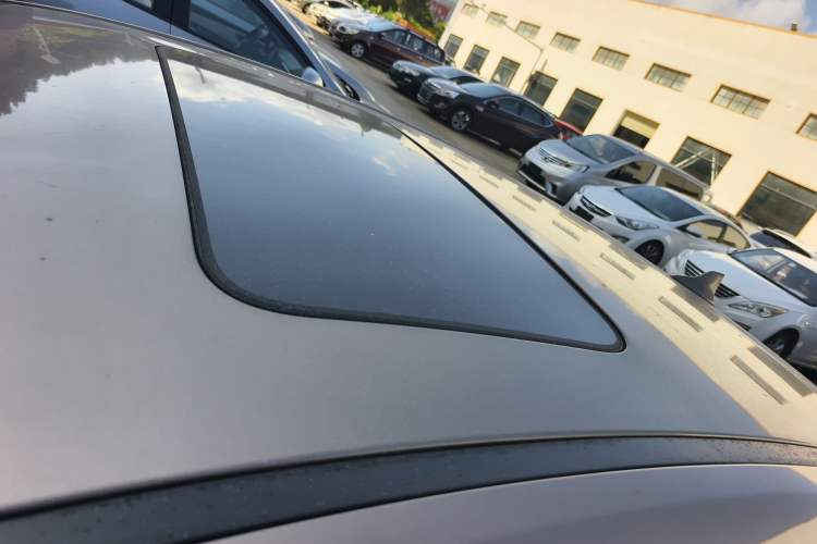 Used Brilliance H3 2017 1.5L Manual Luxury Model Roof