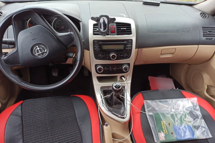 Used Brilliance H320 2012 1.5L Manual Luxury Version Center Console