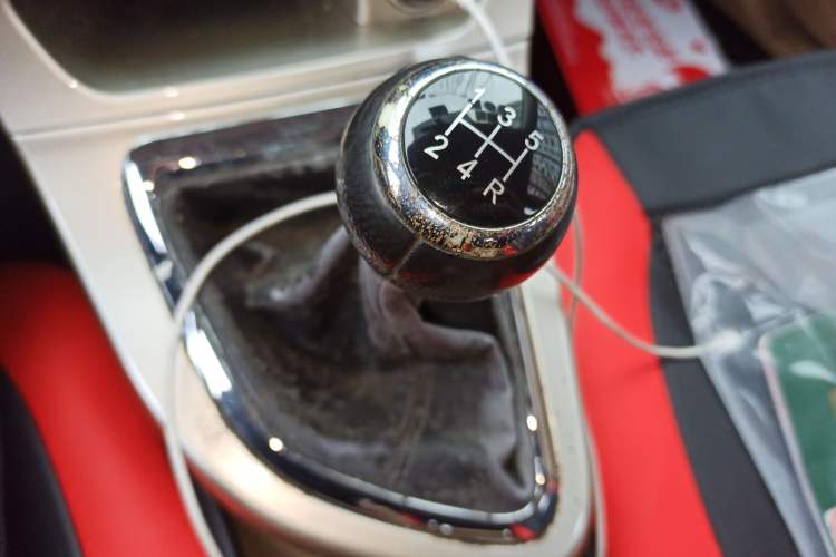 Used Brilliance H320 2012 1.5L Manual Luxury Version Gear Lever