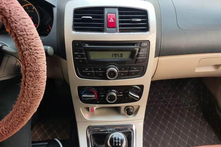 Used Brilliance H320 2012 1.5L Manual Comfort Edition Audio And AC Panel