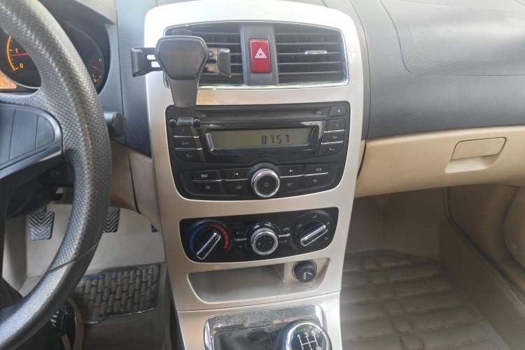 Used Brilliance H320 2012 1.5L Manual Comfort Edition Audio And AC Panel