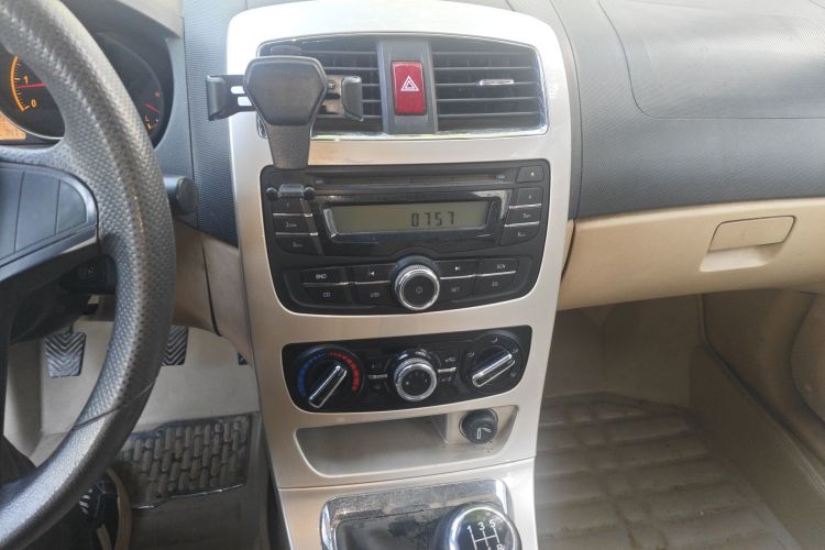 Used Brilliance H320 2012 1.5L Manual Comfort Edition Audio And AC Panel