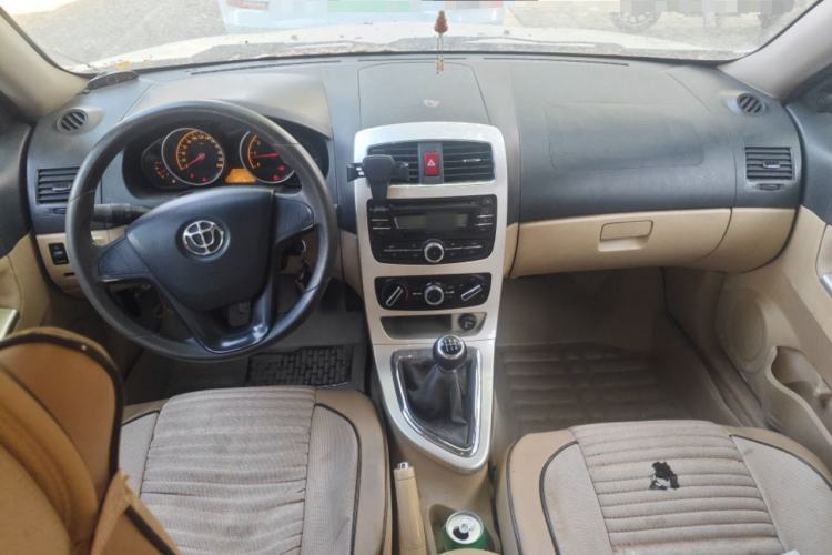 Used Brilliance H320 2012 1.5L Manual Comfort Edition Center Console