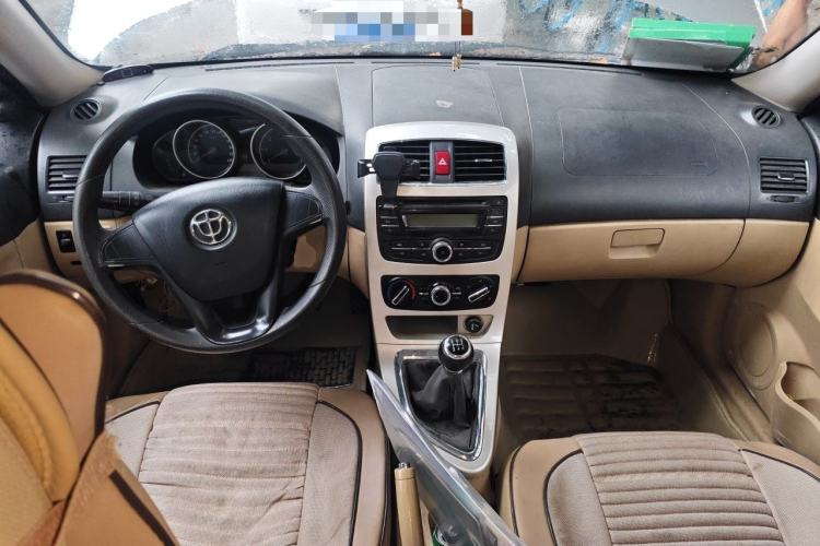 Used Brilliance H320 2012 1.5L Manual Comfort Edition Center Console