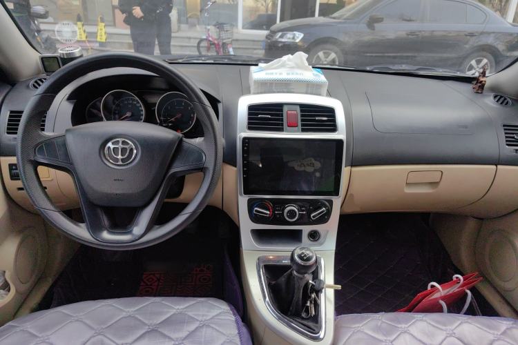 Used Brilliance H320 2012 1.5L Manual Comfort Edition Center Console
