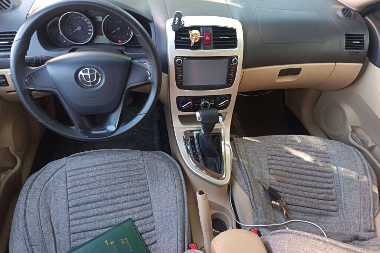 Used Brilliance H320 2012 1.5L Automatic Comfort Edition Center Console