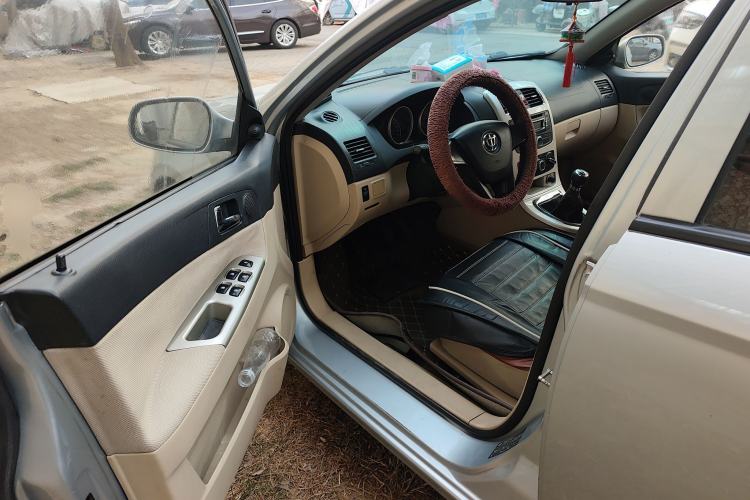 Used Brilliance H320 2012 1.5L Manual Comfort Edition Driver Seat