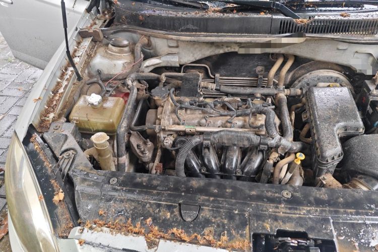 Used Brilliance H320 2012 1.5L Manual Comfort Edition Engine Bay Right