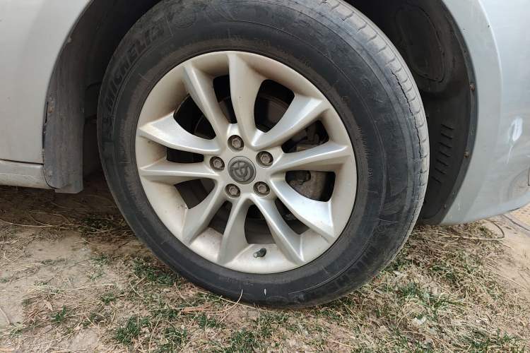 Used Brilliance H320 2012 1.5L Manual Comfort Edition Right Front Wheel Hub