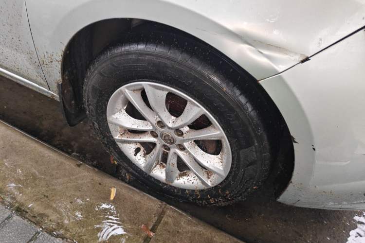Used Brilliance H320 2012 1.5L Manual Comfort Edition Right Front Wheel Hub