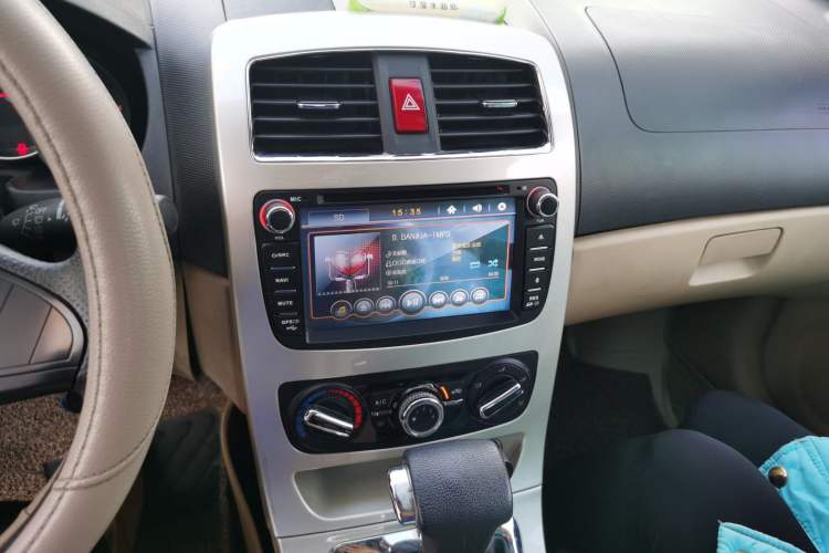 Used Brilliance H320 2012 1.5L Automatic Comfort Edition Audio And AC Panel