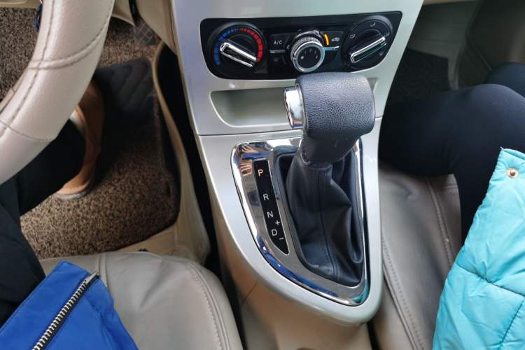 Used Brilliance H320 2012 1.5L Automatic Comfort Edition Gear Lever