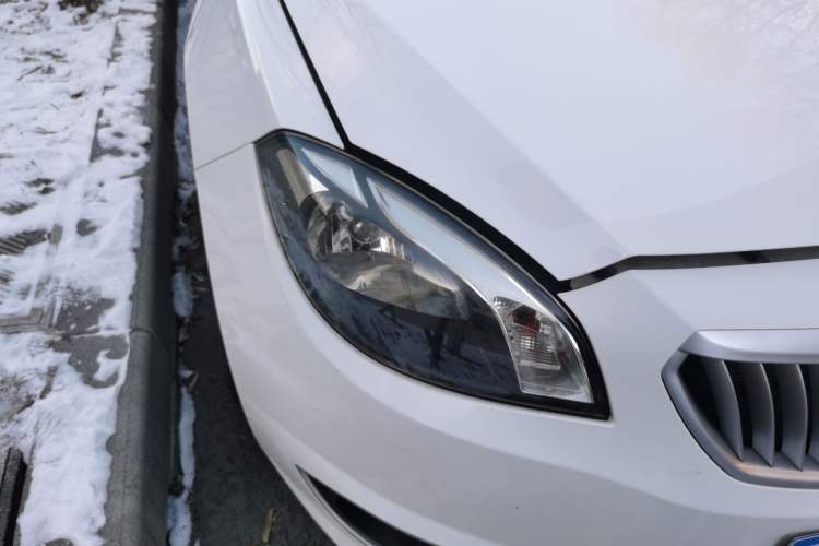 Used Brilliance H320 2012 1.5L Automatic Comfort Edition Right Front Headlight