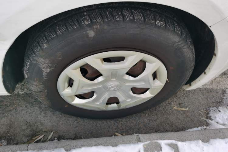Used Brilliance H320 2012 1.5L Automatic Comfort Edition Right Front Wheel Hub